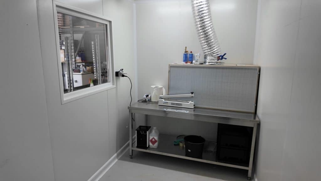 Laboratoire pour inoculer et laisser refroidir le substrat.